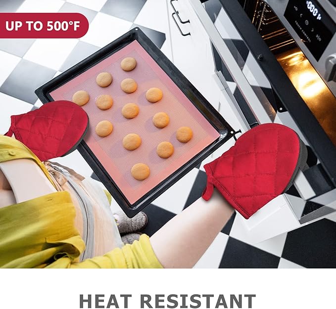 Qulable 1 Pair Short Oven Mitts - Silicone Kitchen Oven Gloves High Heat Resistant 500℉, Mini Oven Mits with Non-Slip Grip Surfaces and Hanging Loop for BBQ, Baking, Cooking and Grilling (Red)