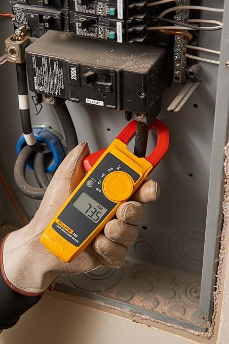 Fluke 323 Clamp Meter For Commercial/Residential Electricians, Measures AC Current To 400 A,Measures AC/DC Voltage To 600 V, Resistance And Continuity, Includes 2 Year Warranty And Soft Carrying Case